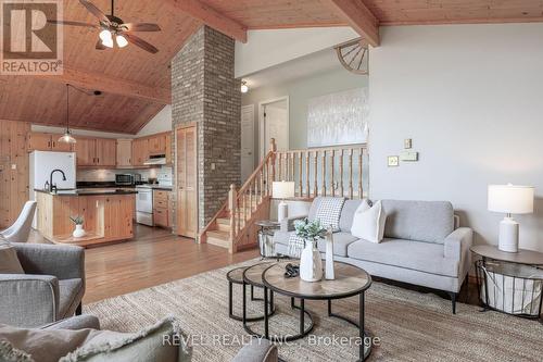 13 Third Street, Kawartha Lakes, ON - Indoor Photo Showing Living Room