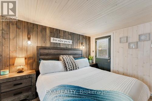 130 Crawford Road, Kawartha Lakes, ON - Indoor Photo Showing Bedroom