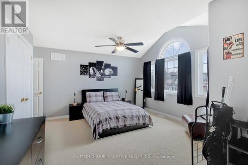 920 Booth Avenue, Innisfil, ON - Indoor Photo Showing Bedroom