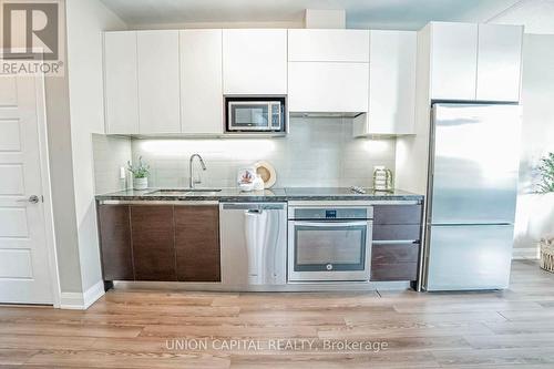 509 - 15 Water Walk Drive, Markham, ON - Indoor Photo Showing Kitchen With Upgraded Kitchen