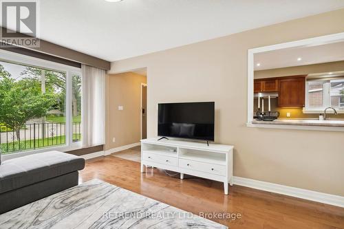 1426 Chalice Crescent, Mississauga, ON - Indoor Photo Showing Living Room