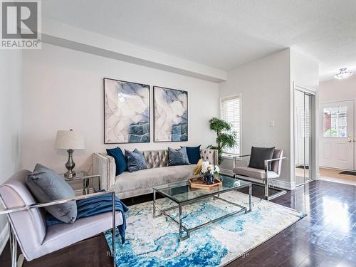 28 Crystal Glen Crescent, Brampton, ON - Indoor Photo Showing Living Room