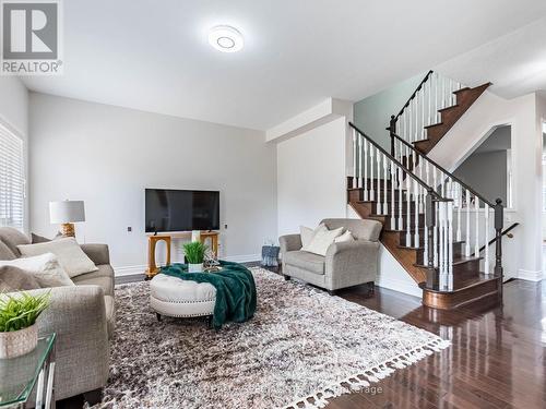 28 Crystal Glen Crescent, Brampton, ON - Indoor Photo Showing Living Room