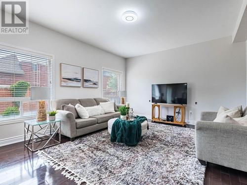 28 Crystal Glen Crescent, Brampton, ON - Indoor Photo Showing Living Room