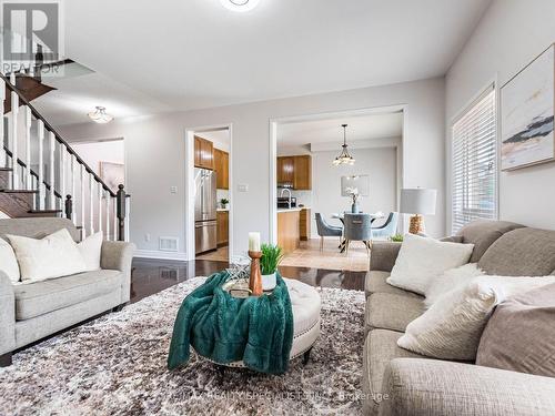 28 Crystal Glen Crescent, Brampton, ON - Indoor Photo Showing Living Room