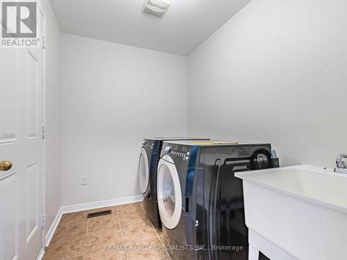 28 Crystal Glen Crescent, Brampton, ON - Indoor Photo Showing Laundry Room