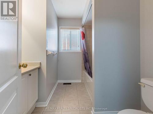 28 Crystal Glen Crescent, Brampton, ON - Indoor Photo Showing Bathroom