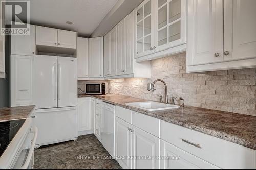 Ph1214 - 2929 Aquitaine Avenue, Mississauga, ON - Indoor Photo Showing Kitchen With Upgraded Kitchen