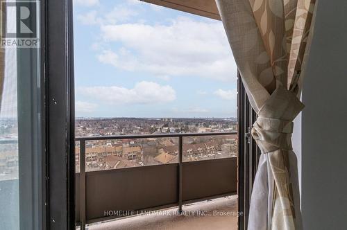 Ph1214 - 2929 Aquitaine Avenue, Mississauga, ON -  With Balcony With View
