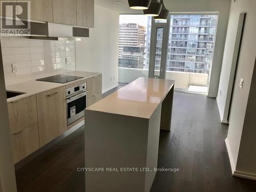 2908 - 5 Soudan Avenue, Toronto (Mount Pleasant West), ON - Indoor Photo Showing Kitchen With Upgraded Kitchen