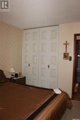 542 6Th Avenue W, Shaunavon, SK - Indoor Photo Showing Bedroom