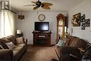 542 6Th Avenue W, Shaunavon, SK  - Indoor Photo Showing Living Room 