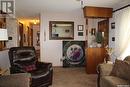 542 6Th Avenue W, Shaunavon, SK  - Indoor Photo Showing Living Room 