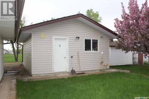 542 6Th Avenue W, Shaunavon, SK - Outdoor With Exterior