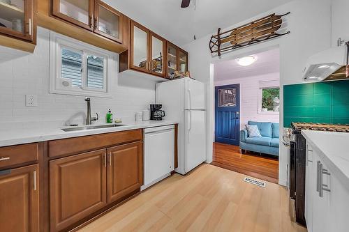 377 Emerald Street N, Hamilton, ON - Indoor Photo Showing Kitchen