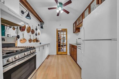 377 Emerald Street N, Hamilton, ON - Indoor Photo Showing Kitchen