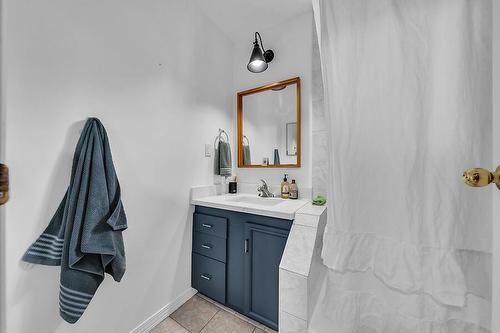 377 Emerald Street N, Hamilton, ON - Indoor Photo Showing Bathroom