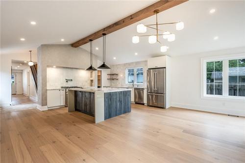 4306 Sixth Avenue, Niagara Falls, ON - Indoor Photo Showing Kitchen With Upgraded Kitchen