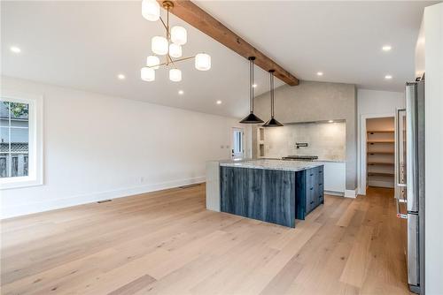 4306 Sixth Avenue, Niagara Falls, ON - Indoor Photo Showing Kitchen With Upgraded Kitchen