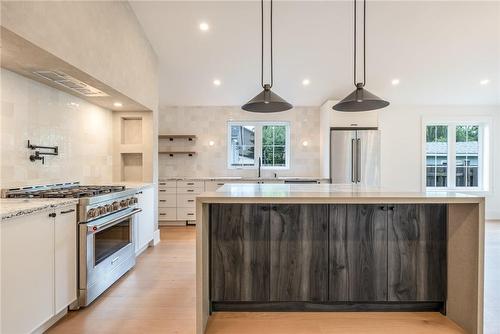 4306 Sixth Avenue, Niagara Falls, ON - Indoor Photo Showing Kitchen With Upgraded Kitchen