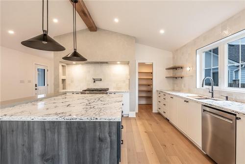 4306 Sixth Avenue, Niagara Falls, ON - Indoor Photo Showing Kitchen With Upgraded Kitchen