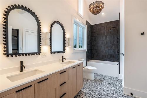 4306 Sixth Avenue, Niagara Falls, ON - Indoor Photo Showing Bathroom