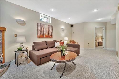 411 East 15Th Street, Hamilton, ON - Indoor Photo Showing Living Room