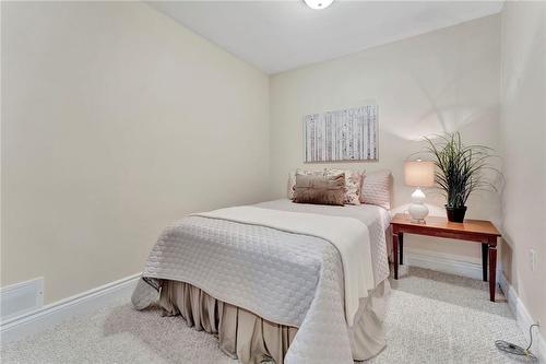 411 East 15Th Street, Hamilton, ON - Indoor Photo Showing Bedroom