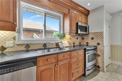 411 East 15Th Street, Hamilton, ON - Indoor Photo Showing Kitchen With Double Sink