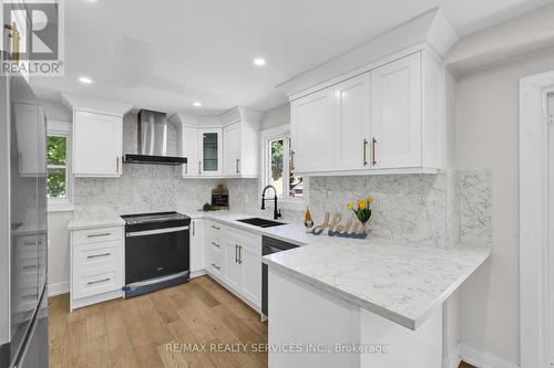 1 Athens Street, Hamilton, ON - Indoor Photo Showing Kitchen With Upgraded Kitchen