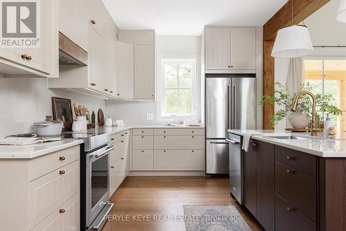 303 Clearwater Lake Road, Huntsville, ON - Indoor Photo Showing Kitchen