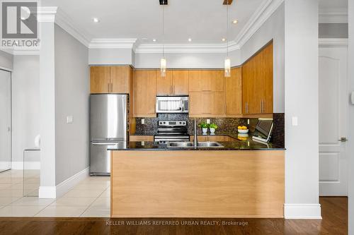 Uph8 - 60 South Town Centre Boulevard, Markham, ON - Indoor Photo Showing Kitchen With Double Sink
