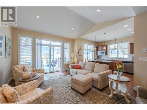 2450 Radio Tower Road Unit# 187, Oliver, BC - Indoor Photo Showing Living Room