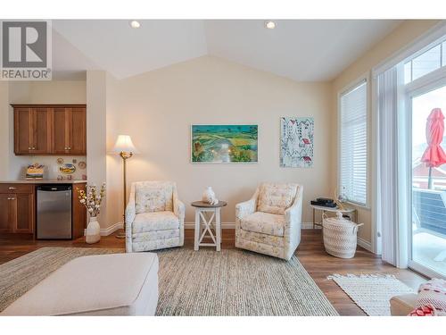 2450 Radio Tower Road Unit# 187, Oliver, BC - Indoor Photo Showing Living Room