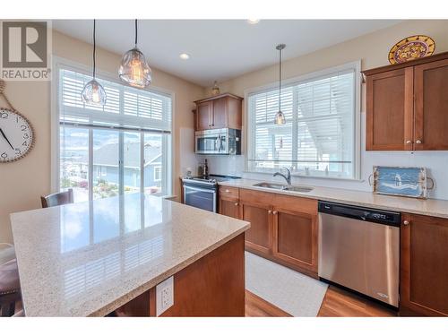 2450 Radio Tower Road Unit# 187, Oliver, BC - Indoor Photo Showing Kitchen With Double Sink