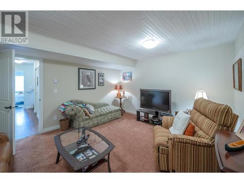 2450 Radio Tower Road Unit# 187, Oliver, BC - Indoor Photo Showing Living Room