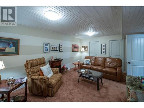 2450 Radio Tower Road Unit# 187, Oliver, BC - Indoor Photo Showing Living Room