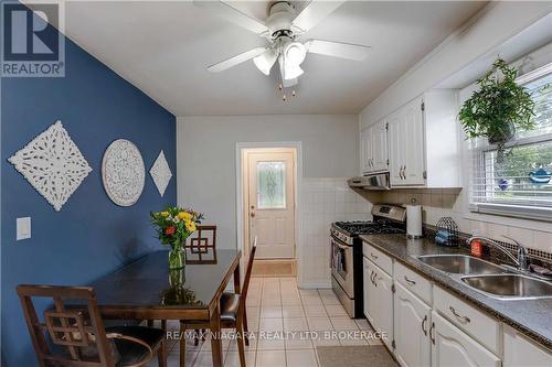 40 Mcdonald Avenue, Thorold, ON - Indoor Photo Showing Kitchen With Double Sink