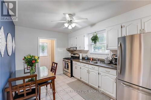 40 Mcdonald Avenue, Thorold, ON - Indoor Photo Showing Kitchen With Double Sink