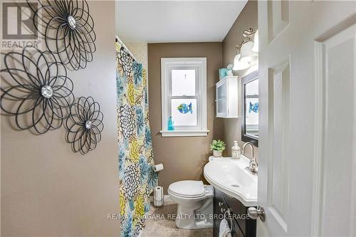 40 Mcdonald Avenue, Thorold, ON - Indoor Photo Showing Bathroom