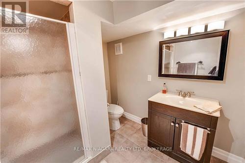 40 Mcdonald Avenue, Thorold, ON - Indoor Photo Showing Bathroom