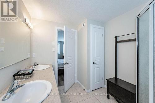 27 - 255 Summerfield Drive, Guelph (Pine Ridge), ON - Indoor Photo Showing Bathroom