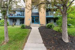 613 - 95 TRAILWOOD DRIVE  Mississauga, ON L4Z 3L2