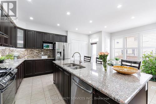 7 Swanton Road, Brampton (Credit Valley), ON - Indoor Photo Showing Kitchen With Double Sink With Upgraded Kitchen