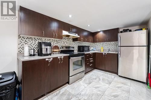 7 Swanton Road, Brampton (Credit Valley), ON - Indoor Photo Showing Kitchen