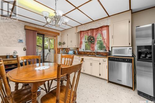 1083 Chestnut Avenue Ne, Moose Jaw, SK - Indoor Photo Showing Dining Room