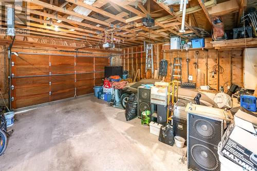 1083 Chestnut Avenue Ne, Moose Jaw, SK - Indoor Photo Showing Garage