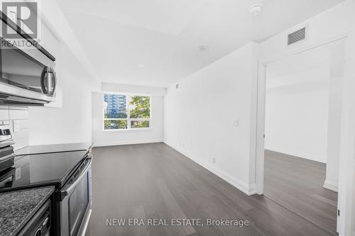 219 - 1070 Sheppard Avenue W, Toronto (York University Heights), ON - Indoor Photo Showing Kitchen