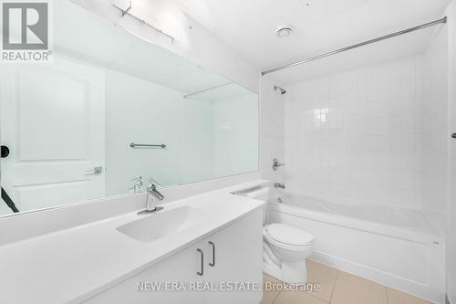 219 - 1070 Sheppard Avenue W, Toronto (York University Heights), ON - Indoor Photo Showing Bathroom