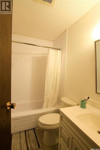 144 First Avenue N, Yorkton, SK - Indoor Photo Showing Bathroom